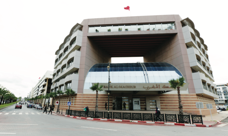 بنك المغرب يسجل انخفاض سعر الفائدة الإجمالي على القروض في الفصل 1 من 2022